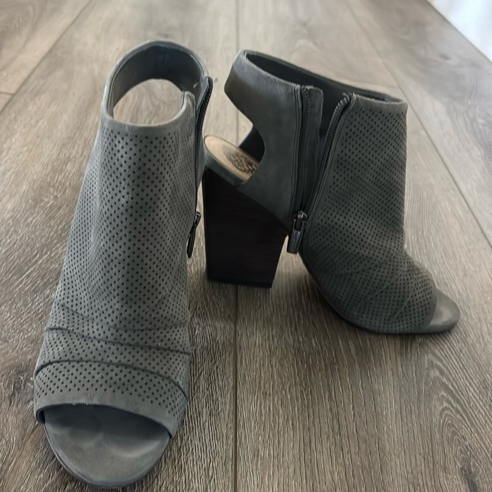 Vince Camuto gray suede open toe booties